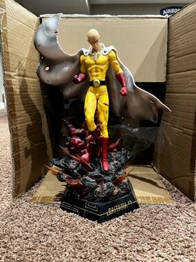 One Punch Man Saitama Collector Statue - Yellow & Red